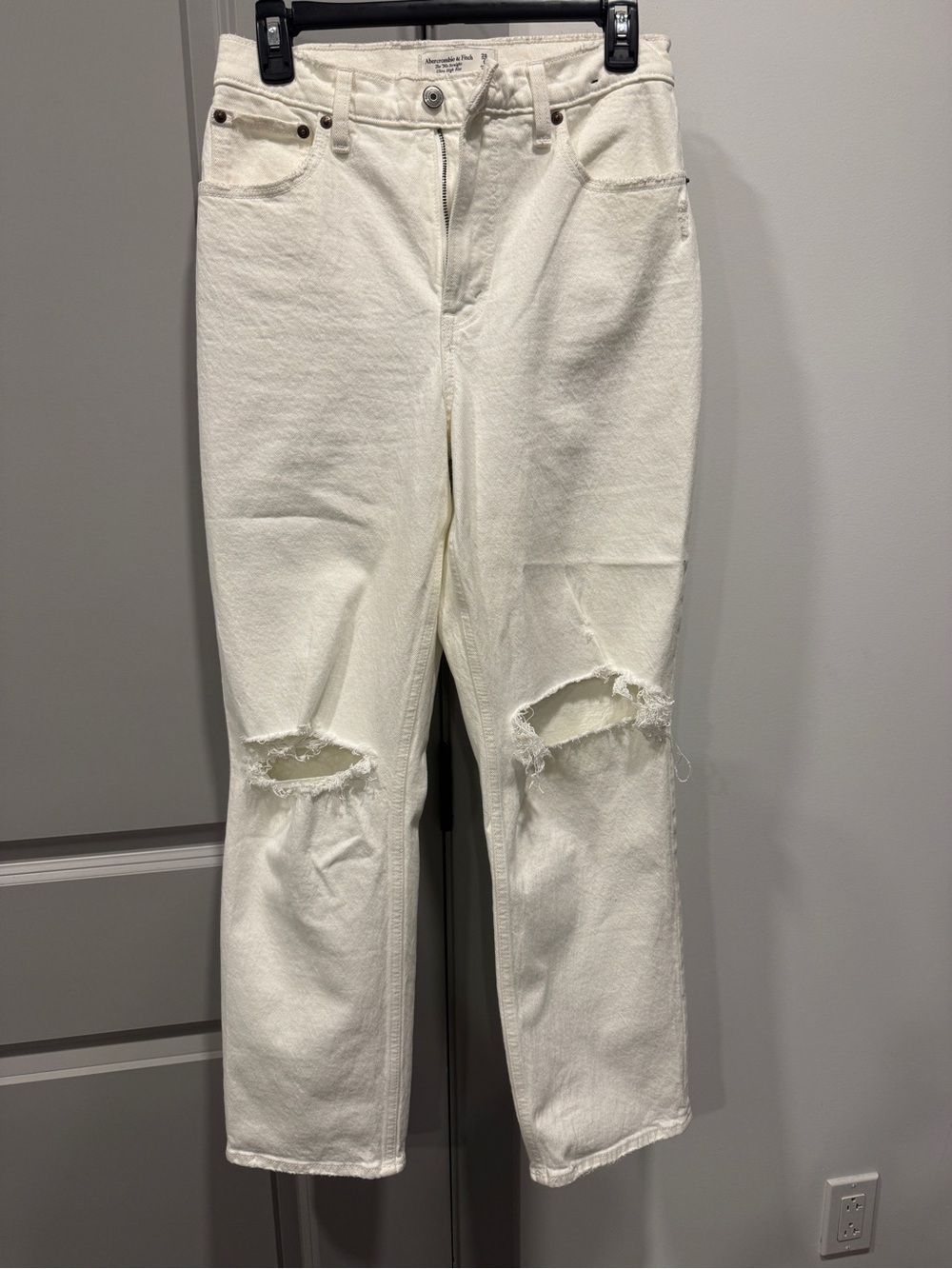 Abercrombie & Fitch White Straight-Leg Distressed Jeans- length Short
